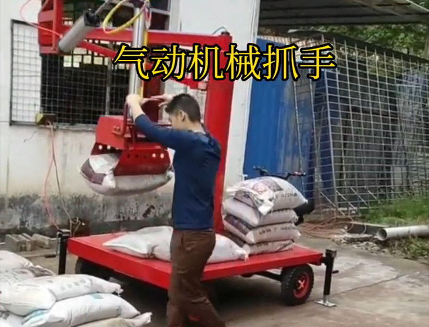 中阳县机械抓手助力机械臂优点实用吗饲料抓袋机青储搬运机农用随车抓机械抓手